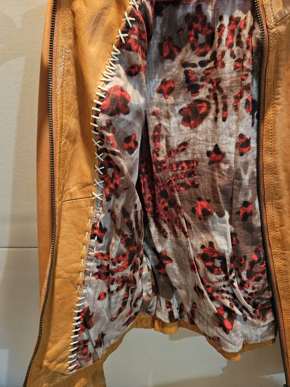 Danier Women's Leather Jacket - Picture 4 of 7